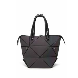 Geometric Holographic Purse